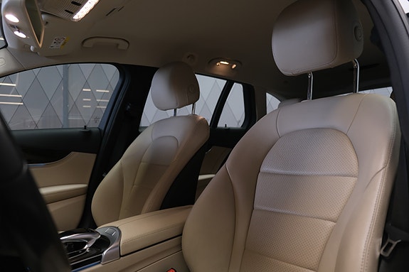 Mercedes-Benz C180 15 of 30