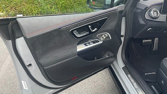 Mercedes-Benz EQE350 17 of 26