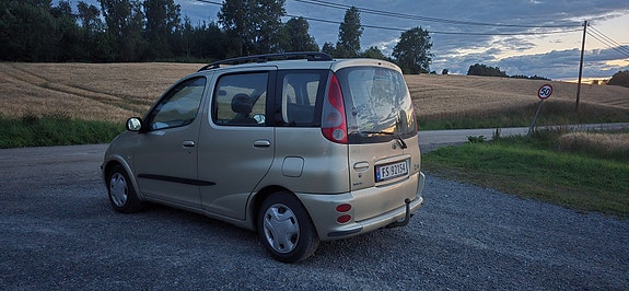 Toyota Yaris Verso 3 of 8