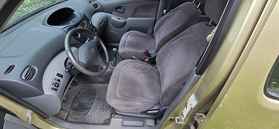 Toyota Yaris Verso 6 of 8
