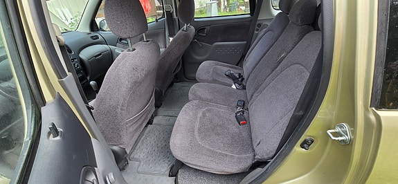 Toyota Yaris Verso 7 of 8