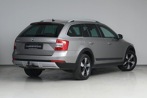 Skoda Octavia Scout 2 of 30