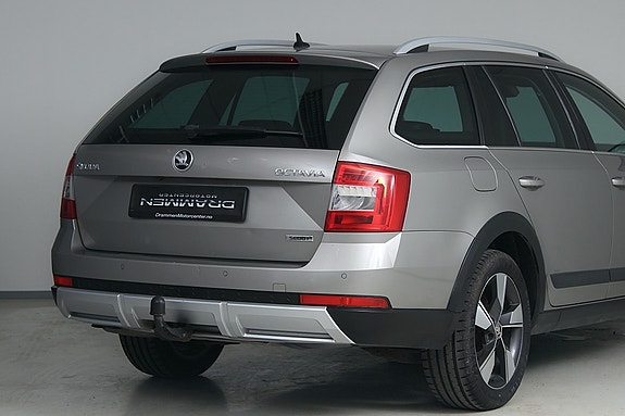 Skoda Octavia Scout 4 of 30