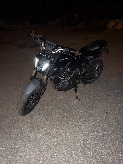 Yamaha MT-07 6 of 8