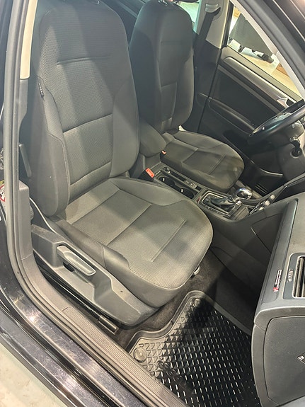 Volkswagen e-Golf VII 9 of 15