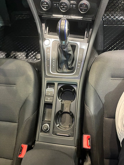 Volkswagen e-Golf VII 7 of 15