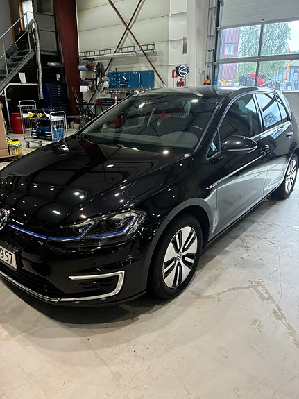 Volkswagen e-Golf VII 5 of 15