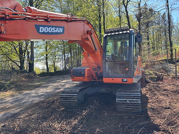 Doosan DX 140 2 of 6