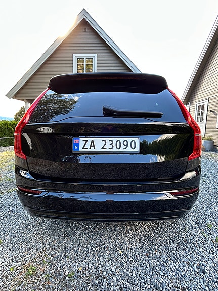 Volvo XC90 10 of 23