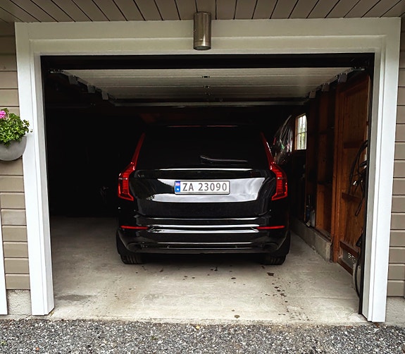 Volvo XC90 11 of 23