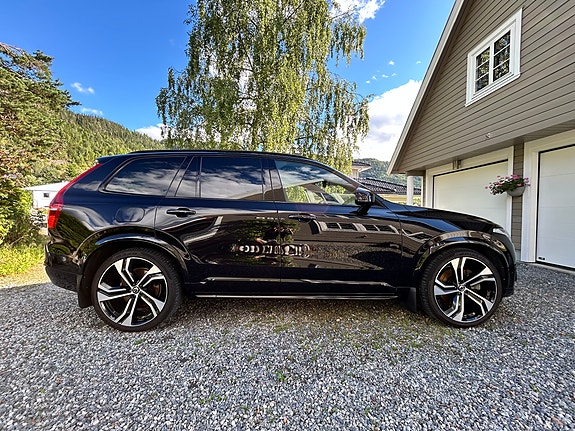 Volvo XC90 3 of 23