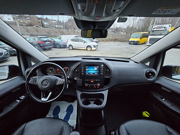 Mercedes-Benz eVito Tourer 20 of 30
