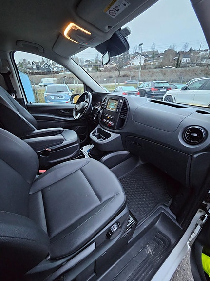 Mercedes-Benz eVito Tourer 19 of 30