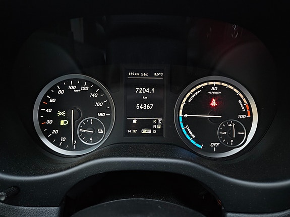 Mercedes-Benz eVito Tourer 23 of 30