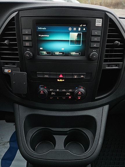 Mercedes-Benz eVito Tourer 26 of 30