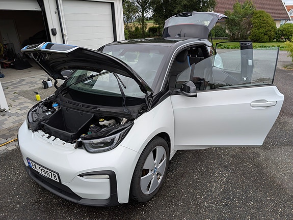 BMW i3 2 of 20