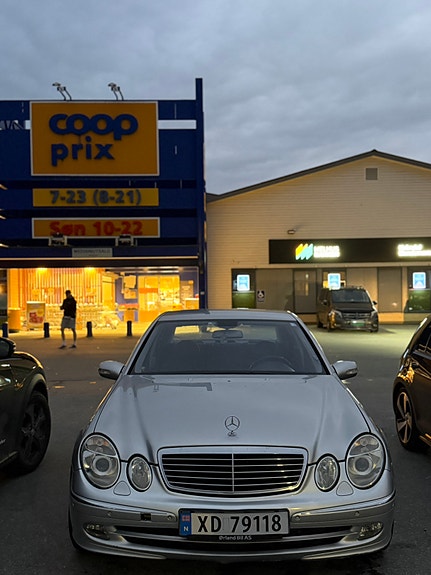 Mercedes-Benz E220 d 2 of 22