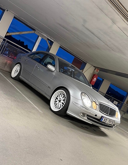 Mercedes-Benz E220 d 2 of 14