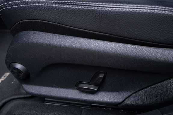 Mercedes-Benz C200 23 of 30