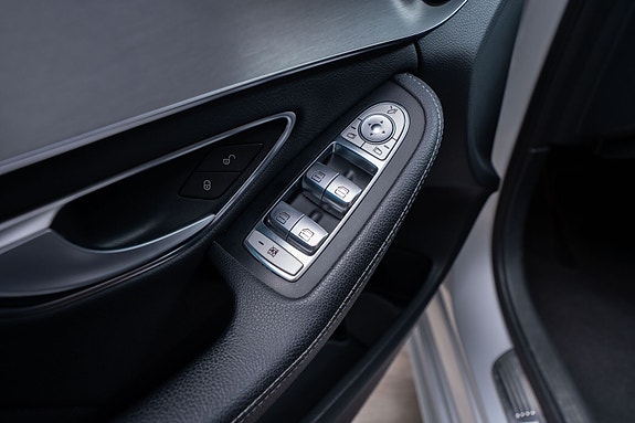 Mercedes-Benz C200 22 of 30