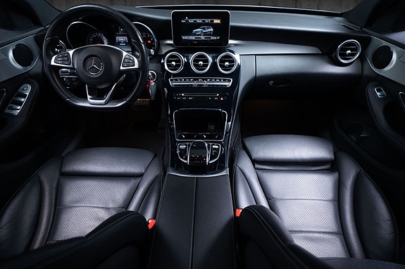 Mercedes-Benz C200 26 of 30