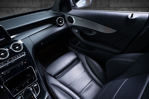 Mercedes-Benz C200 18 of 30
