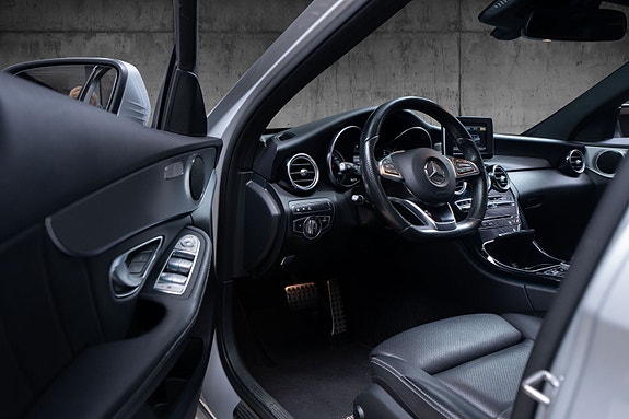 Mercedes-Benz C200 21 of 30