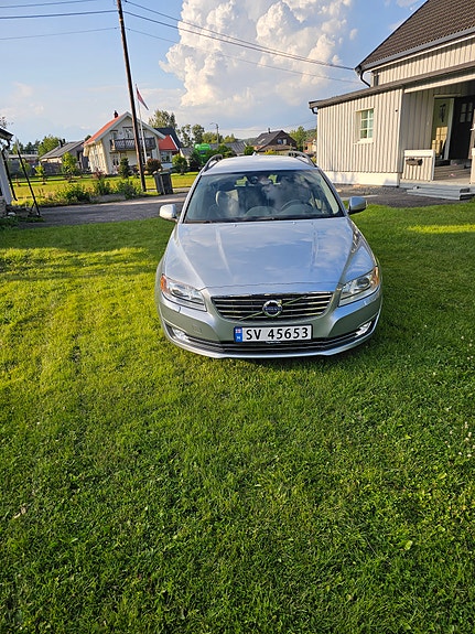 Volvo V70 2 of 15