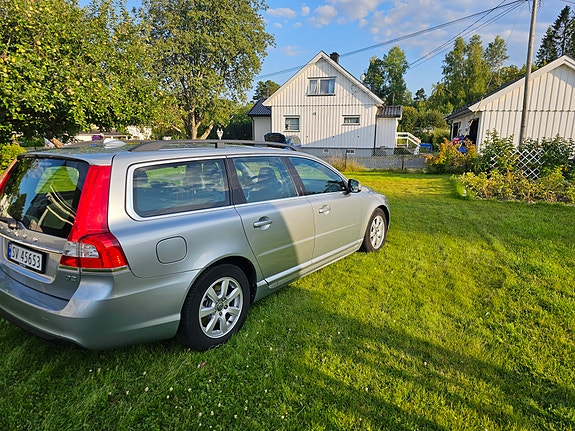 Volvo V70 3 of 15