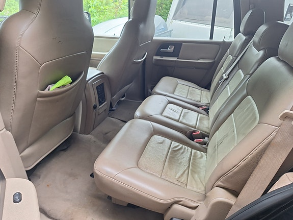 Ford Expedition 18 of 27