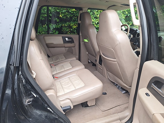 Ford Expedition 11 of 27