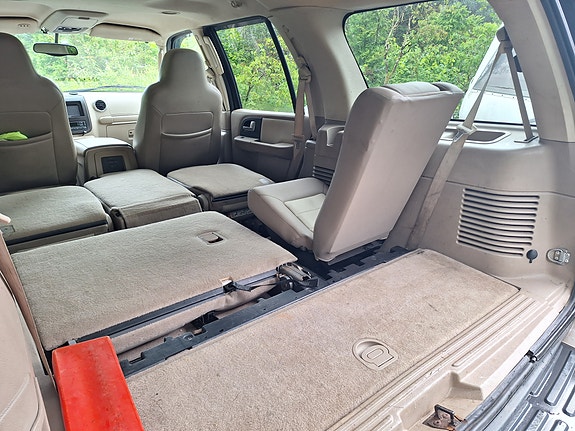 Ford Expedition 23 of 27