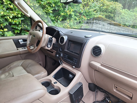 Ford Expedition 10 of 27