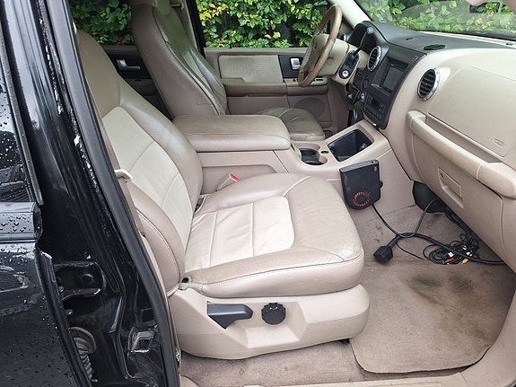 Ford Expedition 9 of 27