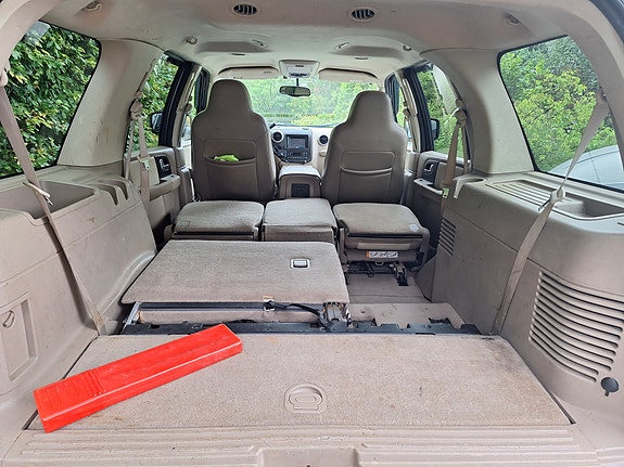 Ford Expedition 21 of 27