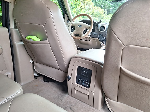 Ford Expedition 12 of 27
