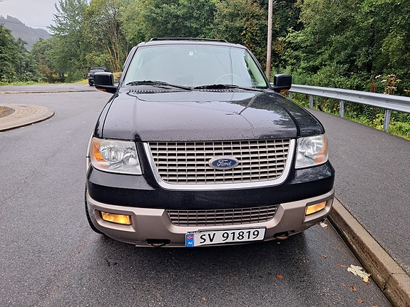 Ford Expedition 3 of 27