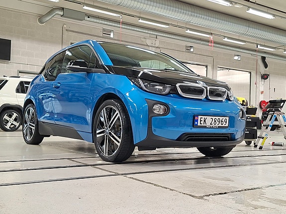 BMW i3 2 of 18