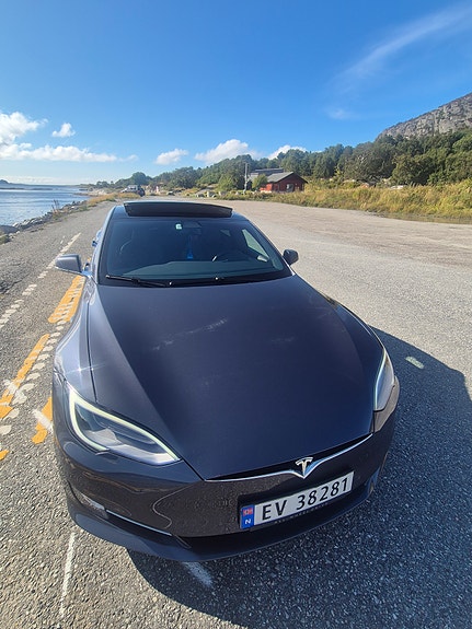 Tesla Model S 7 of 30