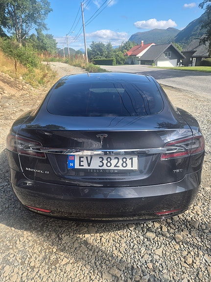 Tesla Model S 13 of 30