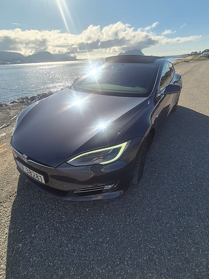 Tesla Model S 3 of 30