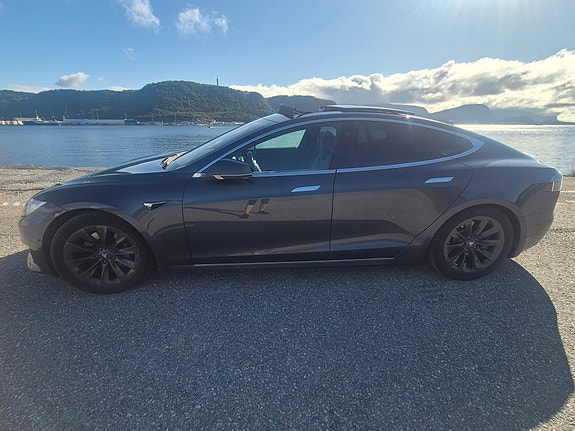 Tesla Model S 11 of 30