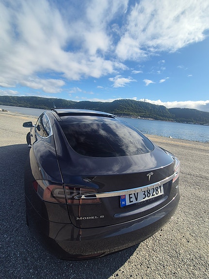 Tesla Model S 4 of 30