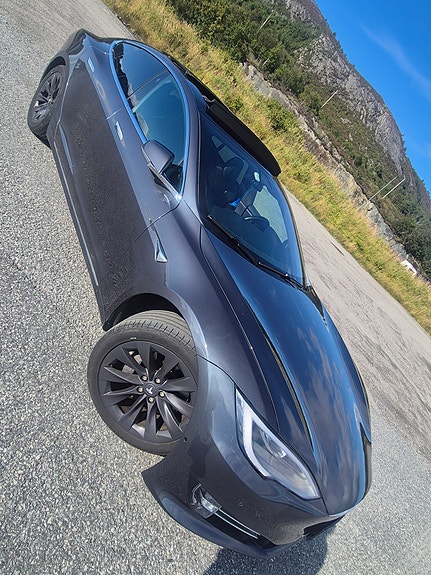 Tesla Model S 2 of 30