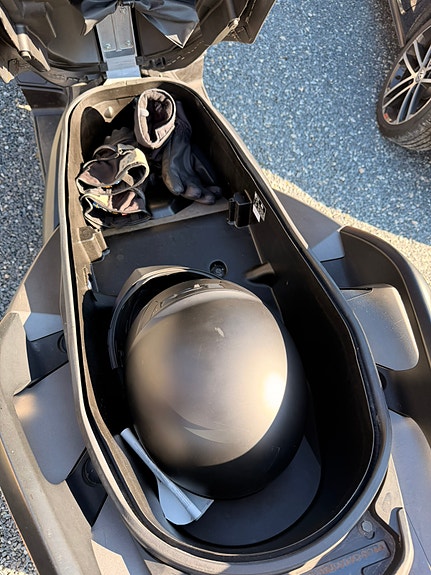 Yamaha X-Max 300 7 of 13