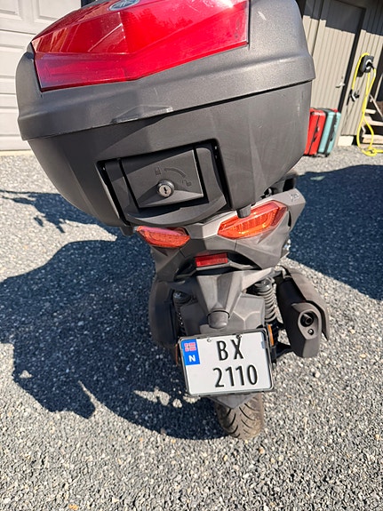 Yamaha X-Max 300 3 of 13