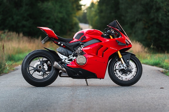 Ducati Panigale V4s 2 of 25