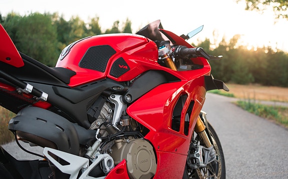 Ducati Panigale V4s 4 of 25