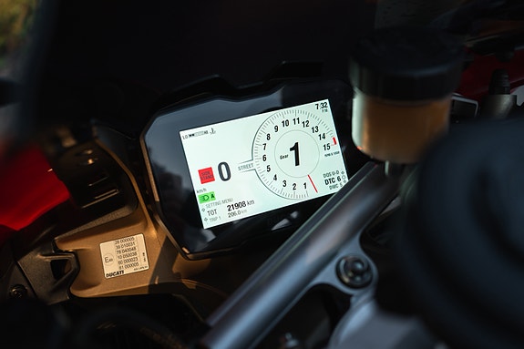 Ducati Panigale V4s 18 of 25