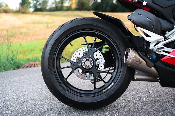 Ducati Panigale V4s 6 of 25